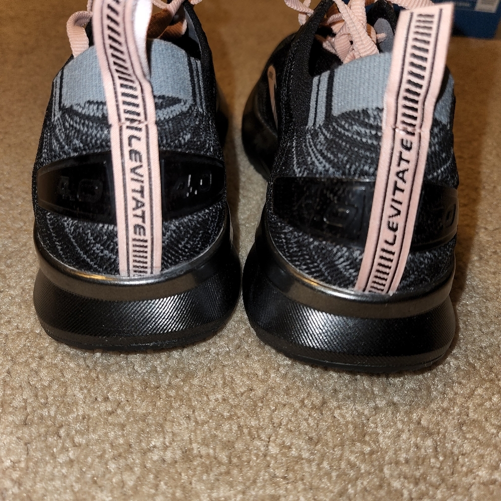 Like New Brooks Levitate 4 - Picture 8 of 9